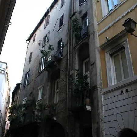 In - Navona